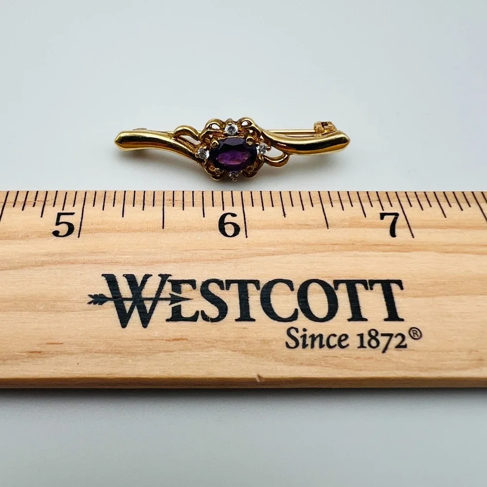 Unbranded vintage brooch